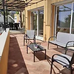 Chic Coastal Hill Escape בית נופש ונטימיגליה