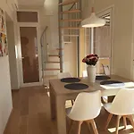 Chic Coastal Hill Escape ונטימיגליה
