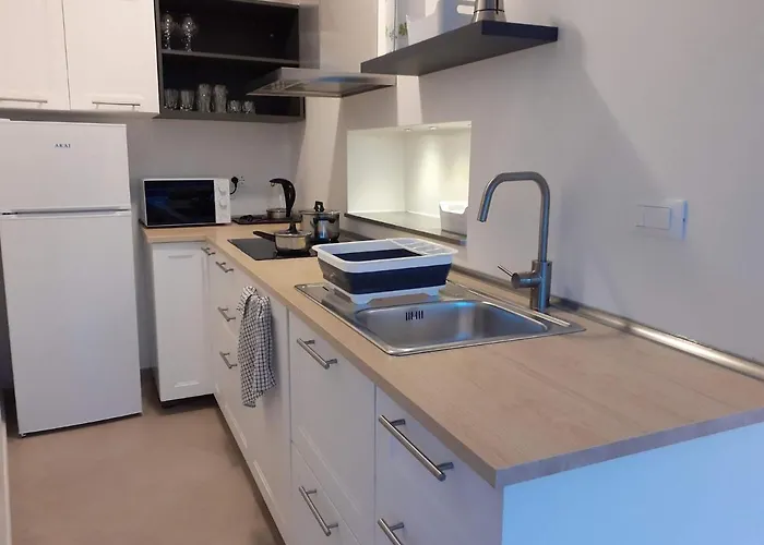 Chic Coastal Hill Escape *