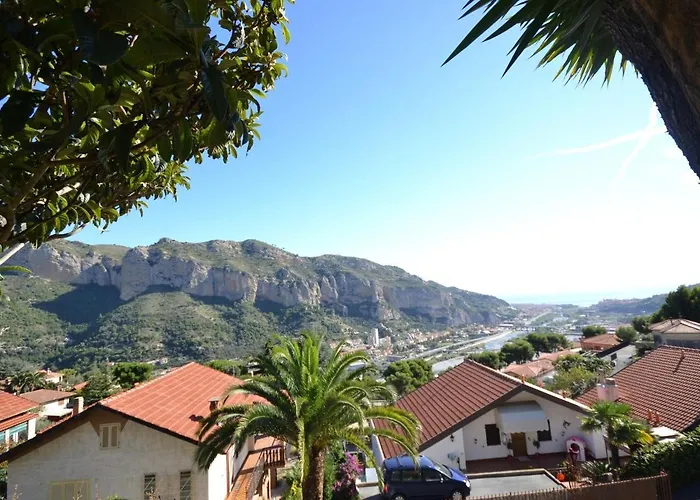 Chic Coastal Hill Escape * Ventimiglia