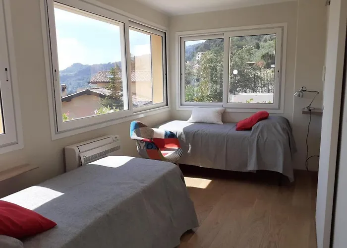 Сasa de vacaciones Chic Coastal Hill Escape *