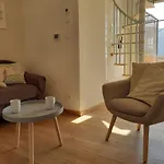 度假居 Chic Coastal Hill Escape