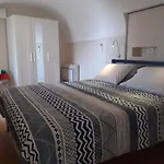 度假居 Chic Coastal Hill Escape