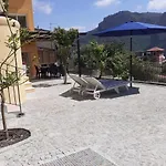 度假居 Chic Coastal Hill Escape 文蒂米利亚