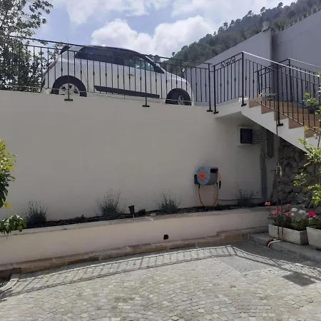 Chic Coastal Hill Escape Tatil Evi