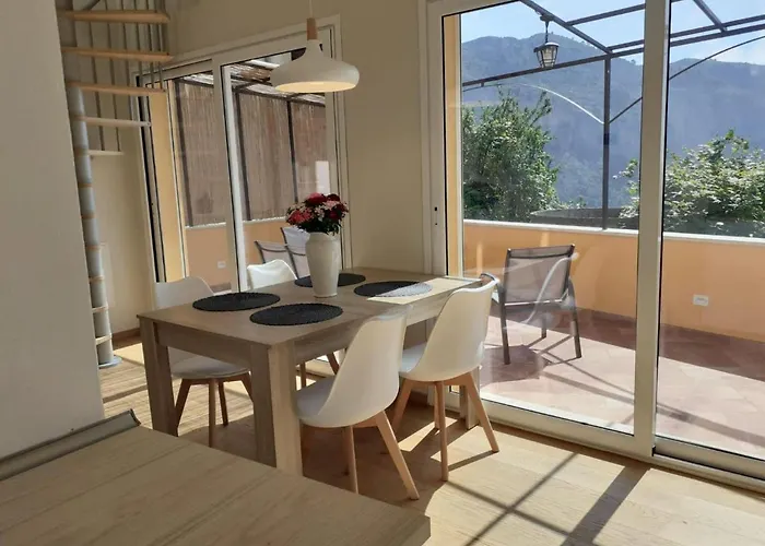Chic Coastal Hill Escape Semesterbostad *